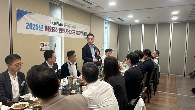 간담회 단체사진